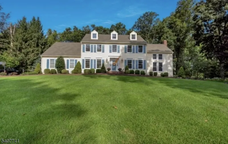 40 Rustic Trl, Raritan Twp., NJ 08822