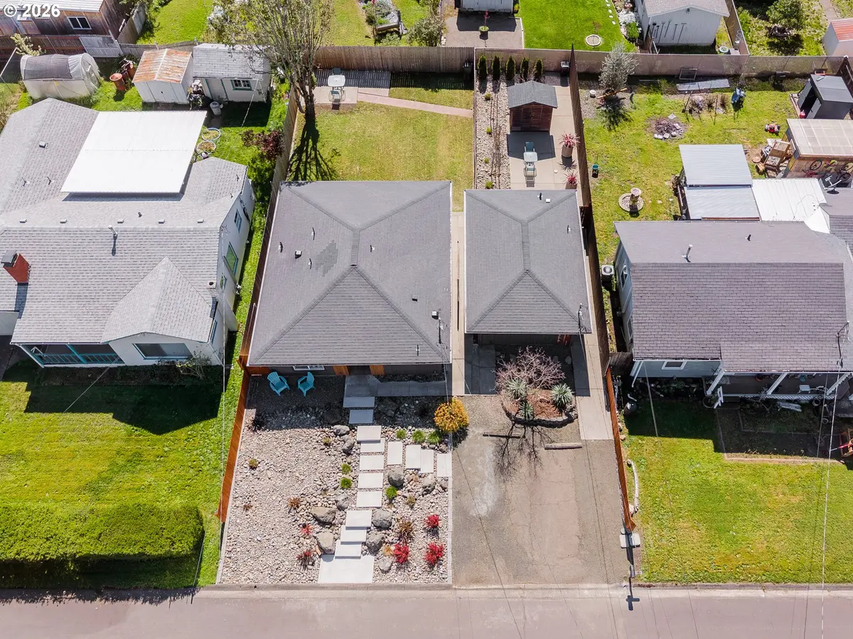 2767 W LANGENBERG AVE, Roseburg, OR 97471