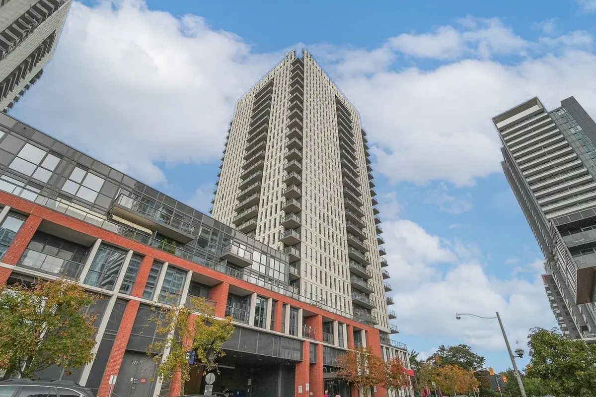 170 Sumach ST #2105, Toronto C08, ON M5A 0C3