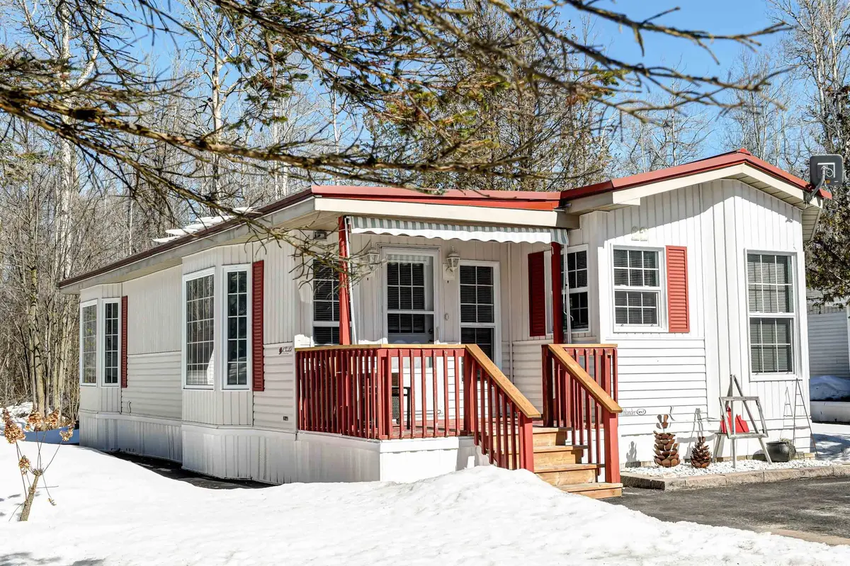 22 Prince Charles AVE, Springwater, ON L0L 1P0