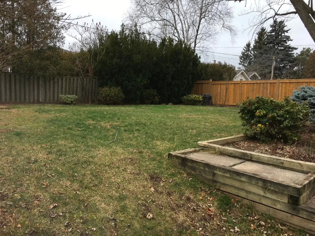 452 Stanfield DR, Oakville, ON L6L 3P9