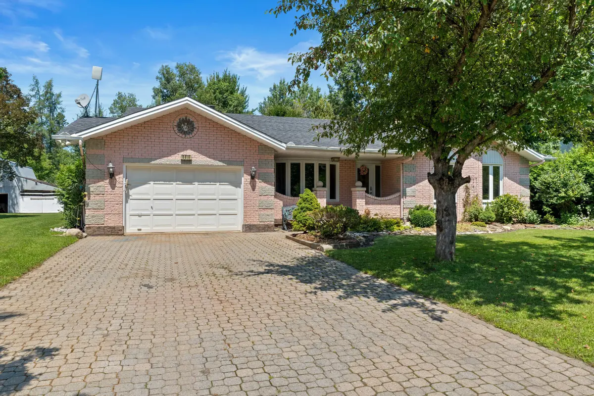 5810 Vars ST, Orleans - Cumberland And Area, ON K0A 3H0