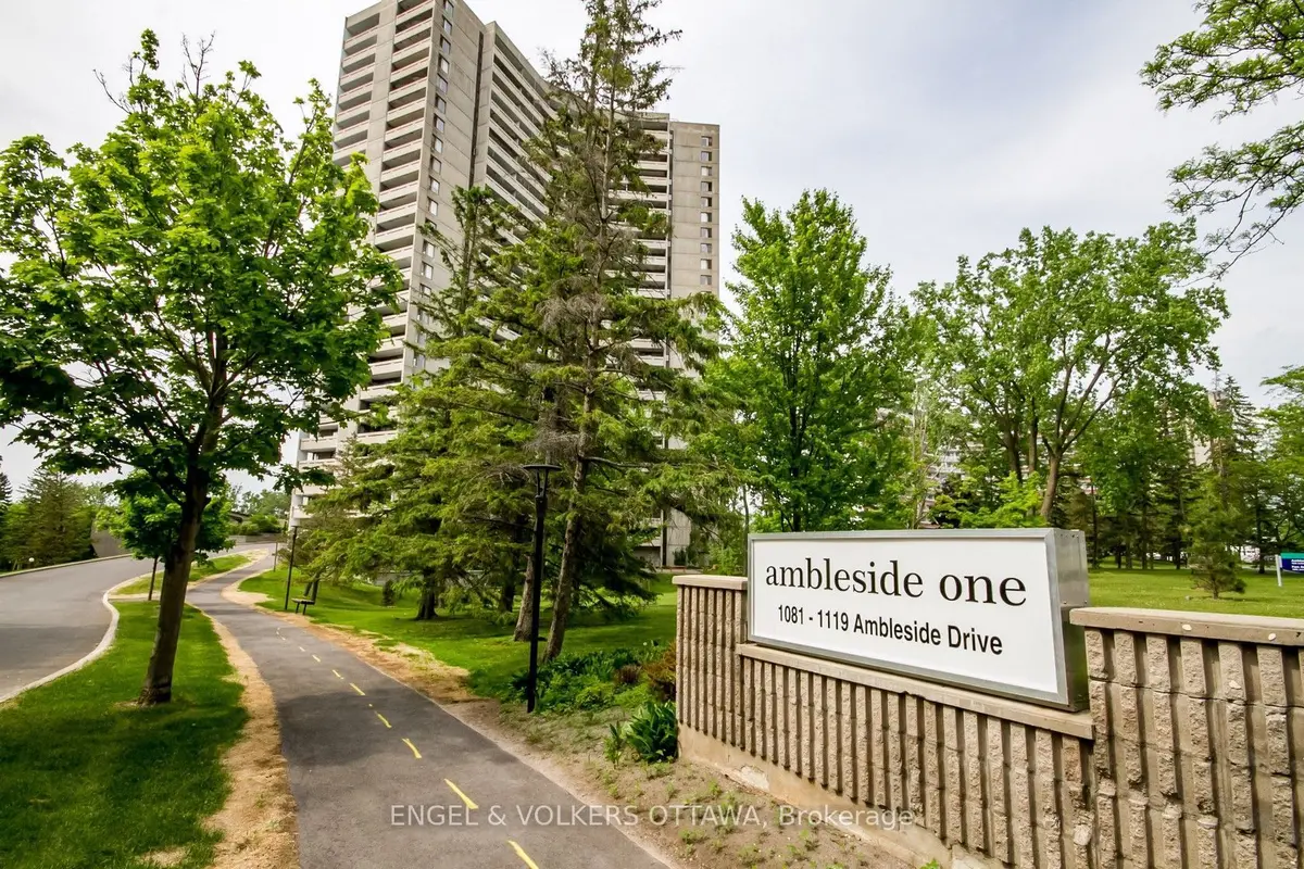 1081 Ambleside DR #2209, Woodroffe, ON K2B 8C8
