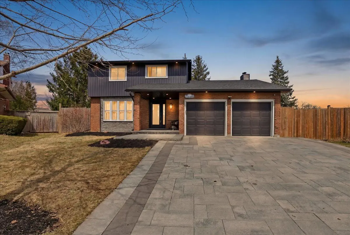 112 White Oak PL, Waterloo, ON N2V 1B2