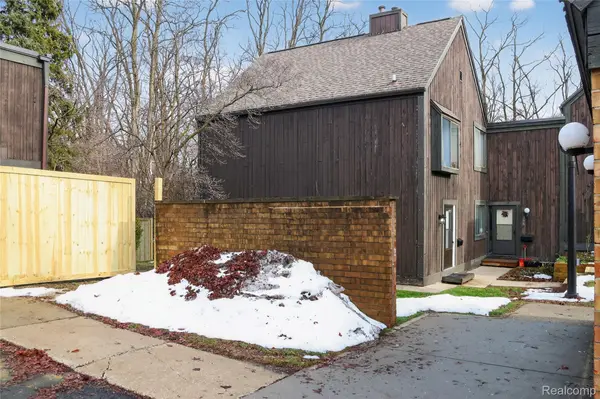 238 Falkirk CT, Kalamazoo Charter Township, MI 49006