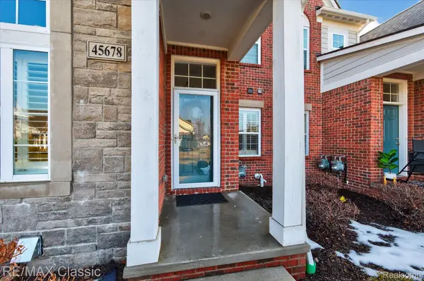 45678 Aragon LN, Canton Charter Township, MI 48187