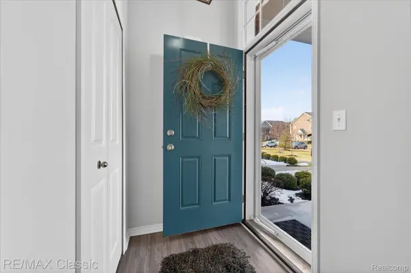 45678 Aragon LN, Canton Charter Township, MI 48187