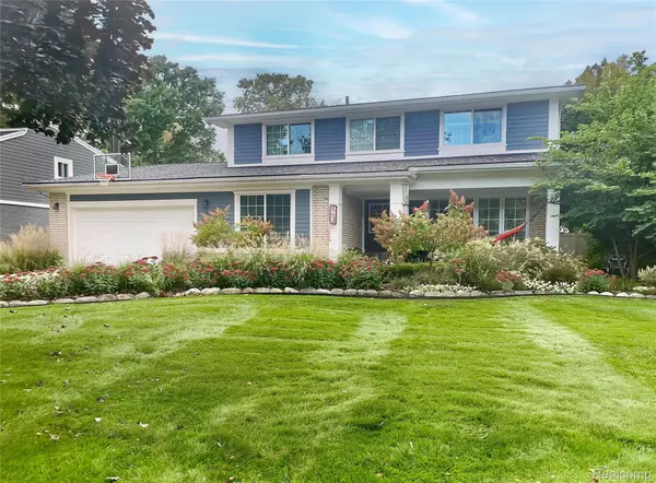 862 S Glenhurst DR, Birmingham, MI 48009