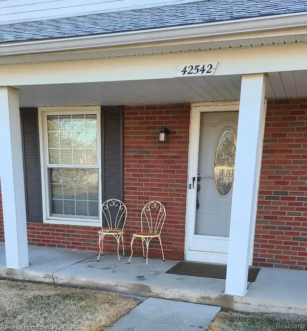 42542 Saratoga RD #26, Canton Charter Township, MI 48187