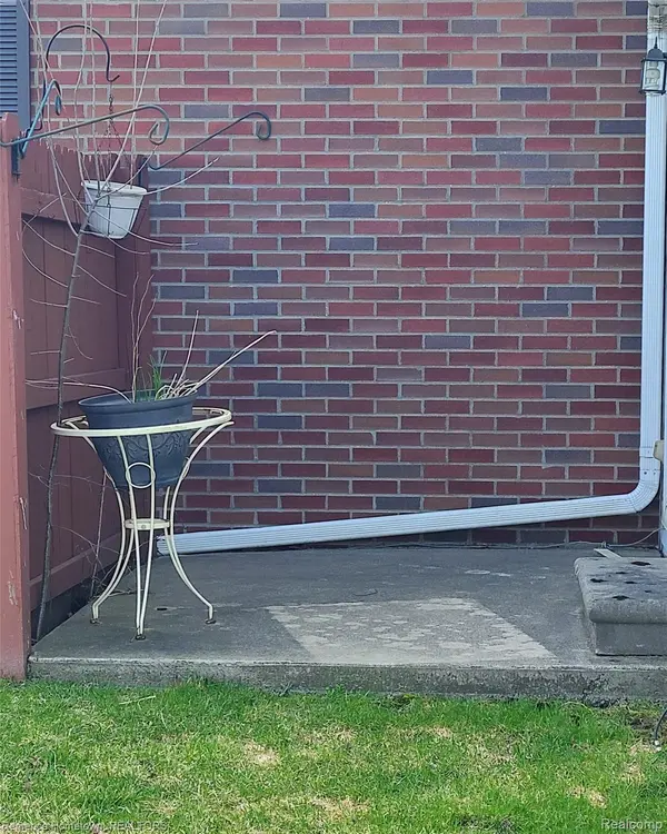 42542 Saratoga RD #26, Canton Charter Township, MI 48187