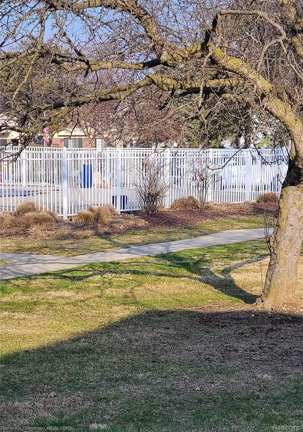 42542 Saratoga RD #26, Canton Charter Township, MI 48187