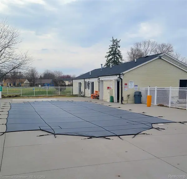 42542 Saratoga RD #26, Canton Charter Township, MI 48187