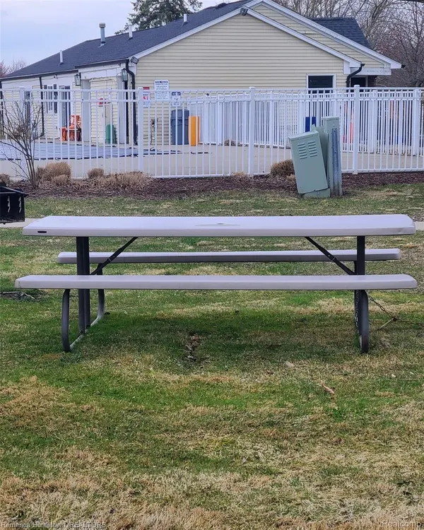 42542 Saratoga RD #26, Canton Charter Township, MI 48187