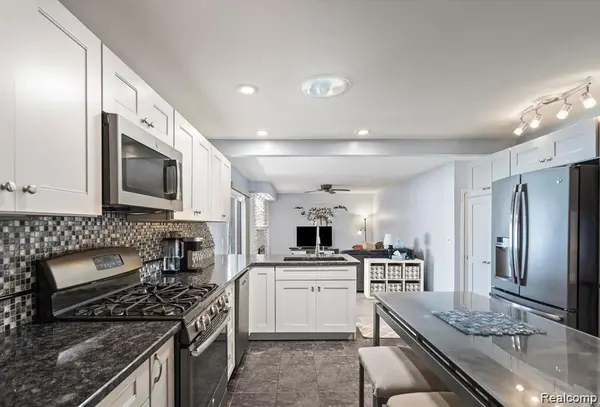 37653 Longacre DR, Sterling Heights, MI 48312