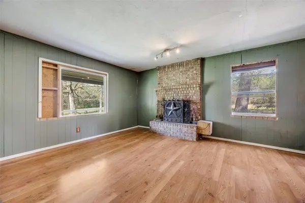 1552 Farm Road 196, Bogata, TX 75417