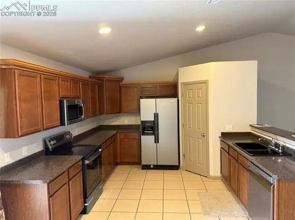 2308 Crestwood LN, Pueblo, CO 81008