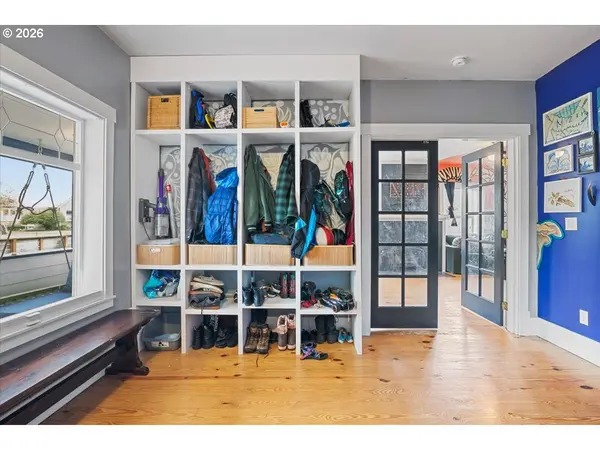 111 S 3RD ST, Independence, OR 97351