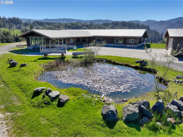 94621 N BANK ROGUE RIVER RD, Gold Beach, OR 97444