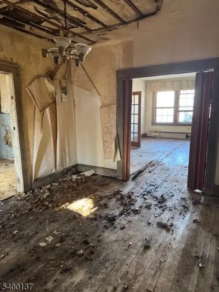 120 S Stiles St, Linden City, NJ 07036