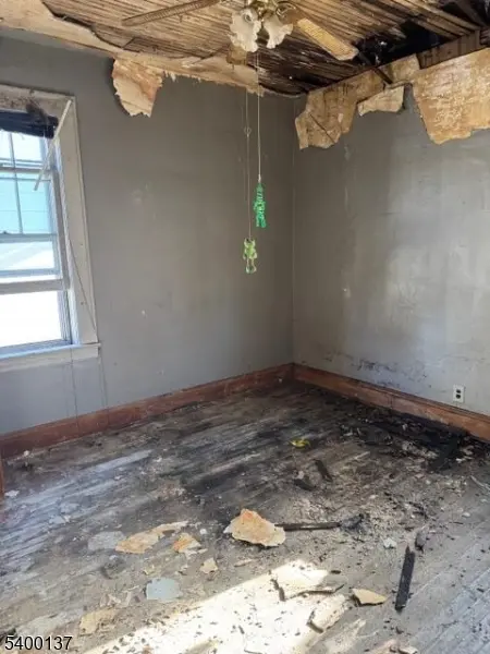 120 S Stiles St, Linden City, NJ 07036