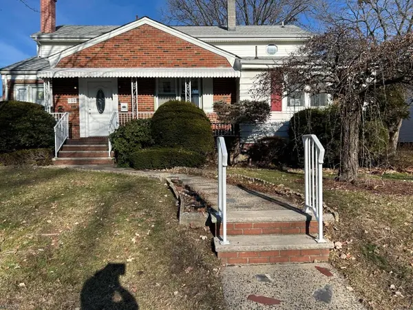 102 Scoles Ave, Clifton City, NJ 07012