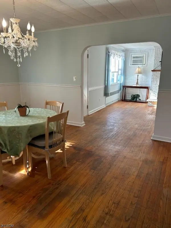 102 Scoles Ave, Clifton City, NJ 07012