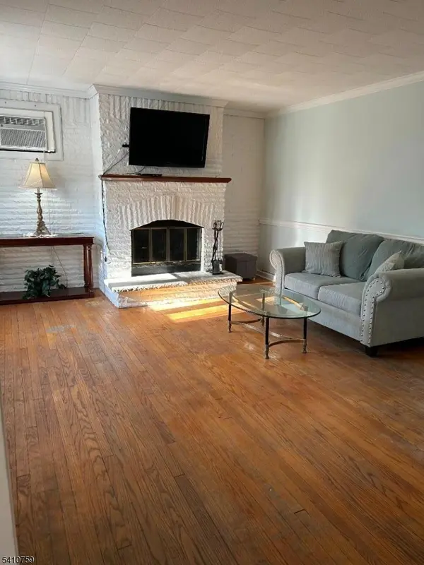 102 Scoles Ave, Clifton City, NJ 07012