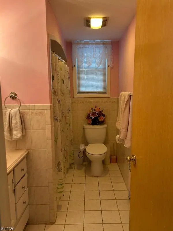 102 Scoles Ave, Clifton City, NJ 07012