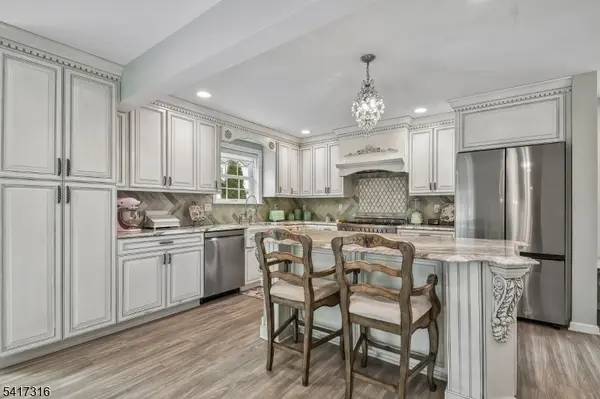 83 White St, Dover Town, NJ 07801