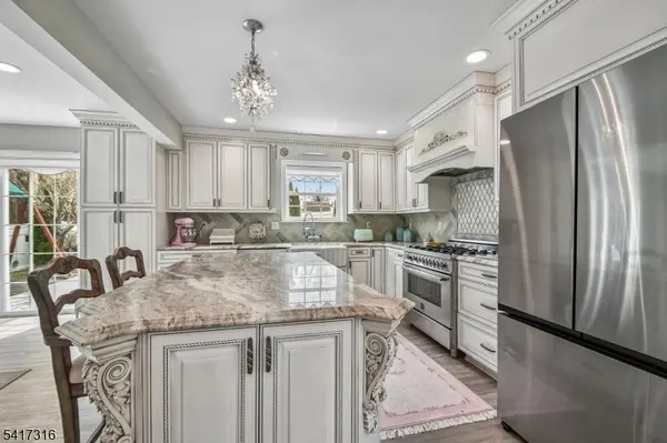 83 White St, Dover Town, NJ 07801