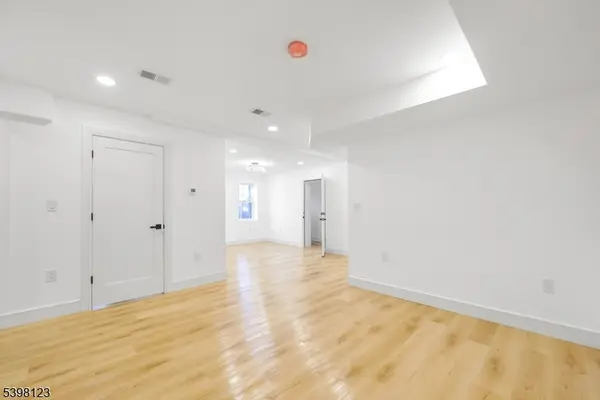 169 New St, Woodland Park, NJ 07424