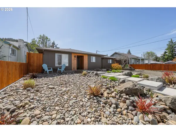 2767 W LANGENBERG AVE, Roseburg, OR 97471