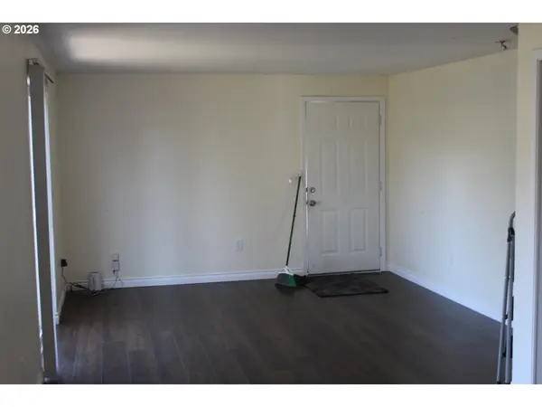 1403 N 4TH AVE, Kelso, WA 98626