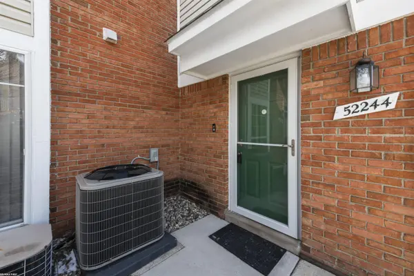 52244 STONERIDGE DR, Utica, MI 48042