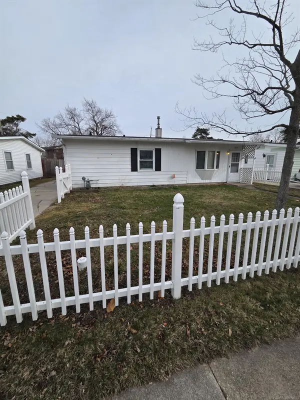 2535 Locust DR, Port Huron, MI 48060