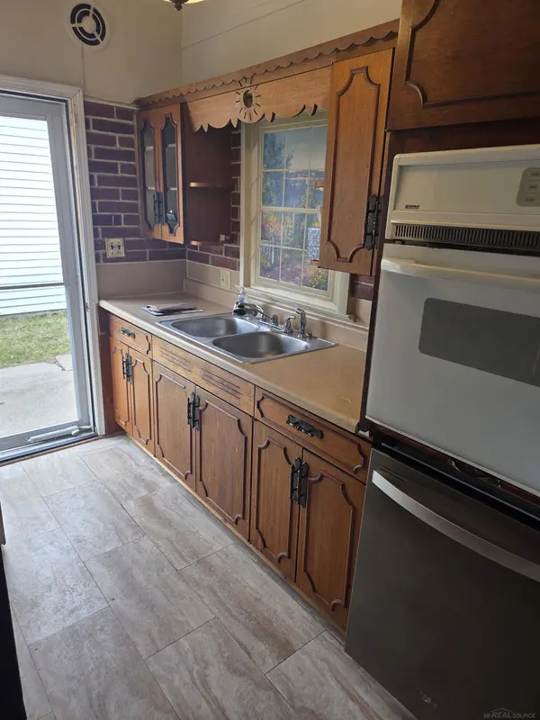 2535 Locust DR, Port Huron, MI 48060