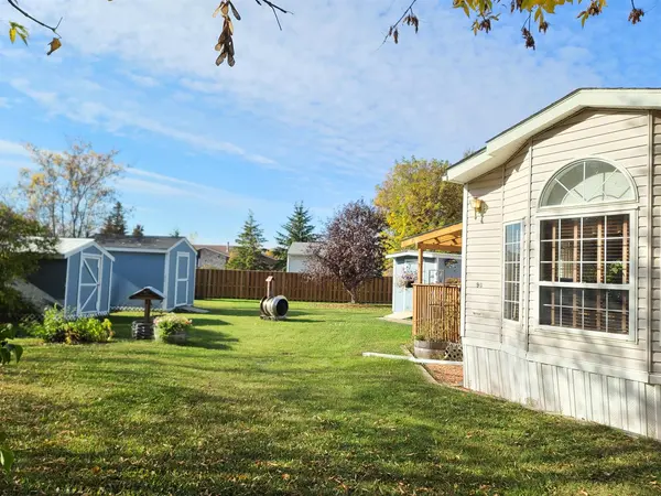 9909 80 AVE, Peace River, AB T8S 1A9