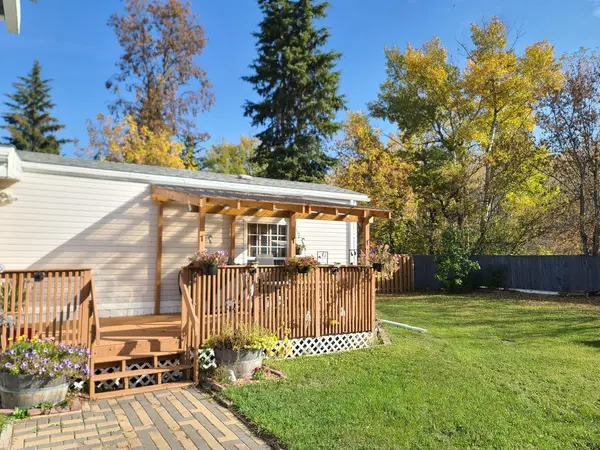 9909 80 AVE, Peace River, AB T8S 1A9