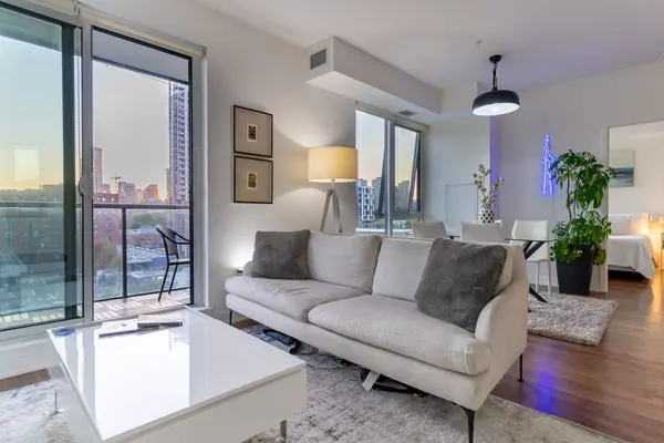 260 Sackville ST #813, Toronto C08, ON M5A 0B3