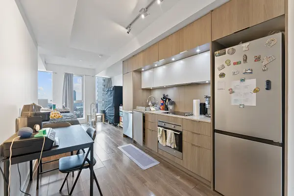 170 Sumach ST #2105, Toronto C08, ON M5A 0C3