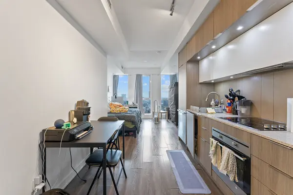 170 Sumach ST #2105, Toronto C08, ON M5A 0C3