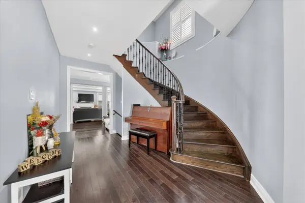 105 Stockell CRES, Ajax, ON L1T 0M4