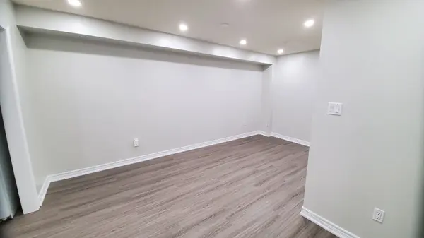 18 Ed Quigg WAY #Main Floor, Vaughan, ON L4H 2S2