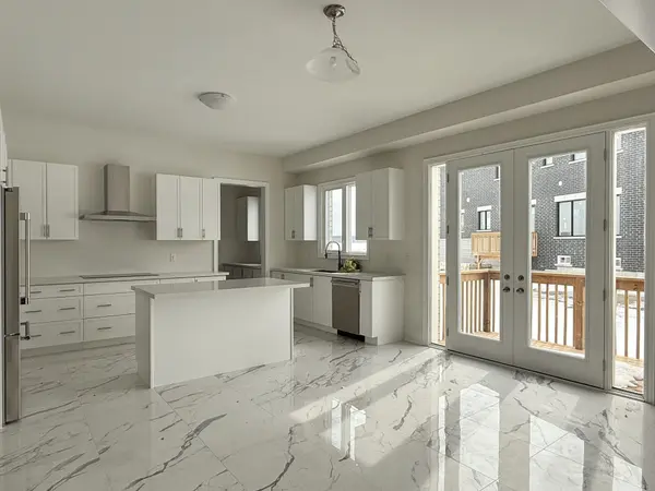 33 Cecil Saunders DR, Georgina, ON L4P 0T3