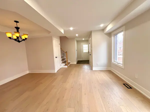 100 Woodroof CRES, Aurora, ON L4G 7H3