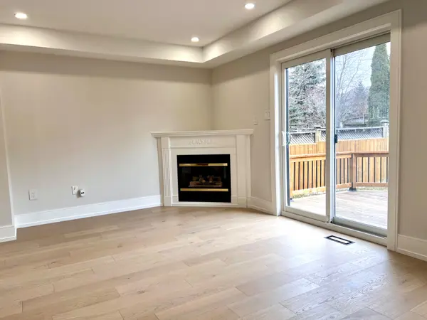 100 Woodroof CRES, Aurora, ON L4G 7H3