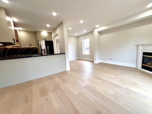 100 Woodroof CRES, Aurora, ON L4G 7H3