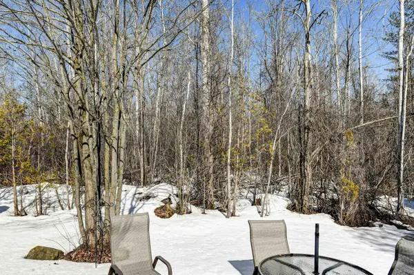 22 Prince Charles AVE, Springwater, ON L0L 1P0