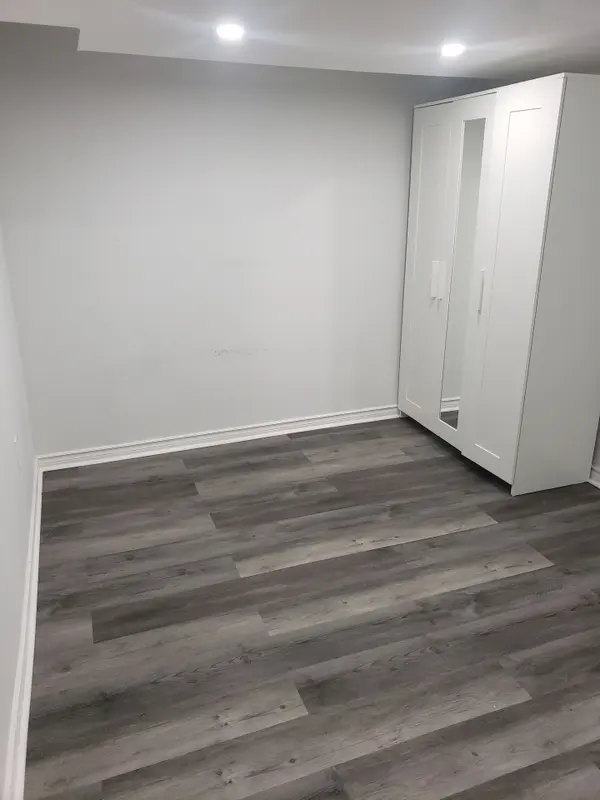 59 Weymouth RD, Barrie, ON L4M 6R7