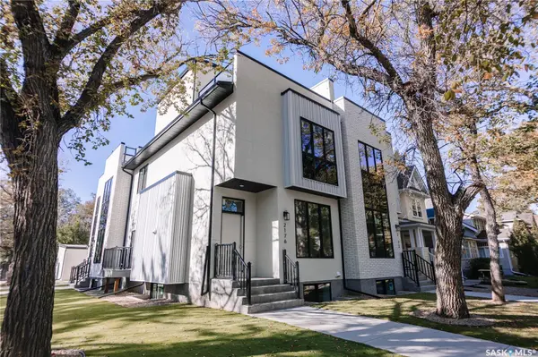 2804 14th AVENUE, Regina, SK S4T 5S8